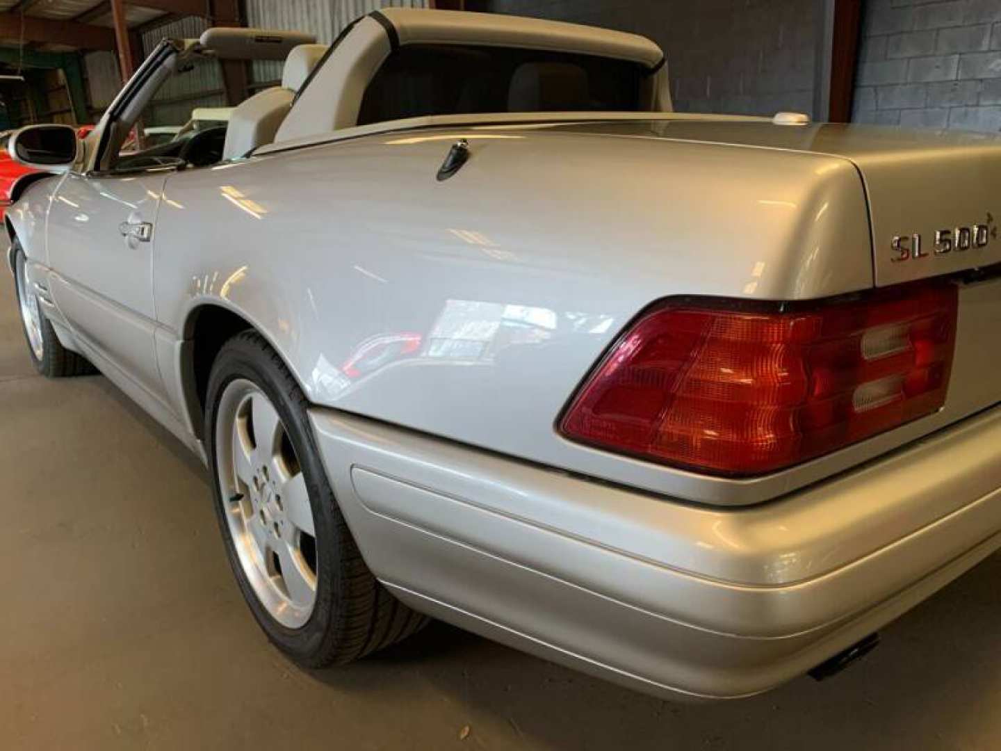 4th Image of a 2000 MERCEDES-BENZ SL-CLASS SL500