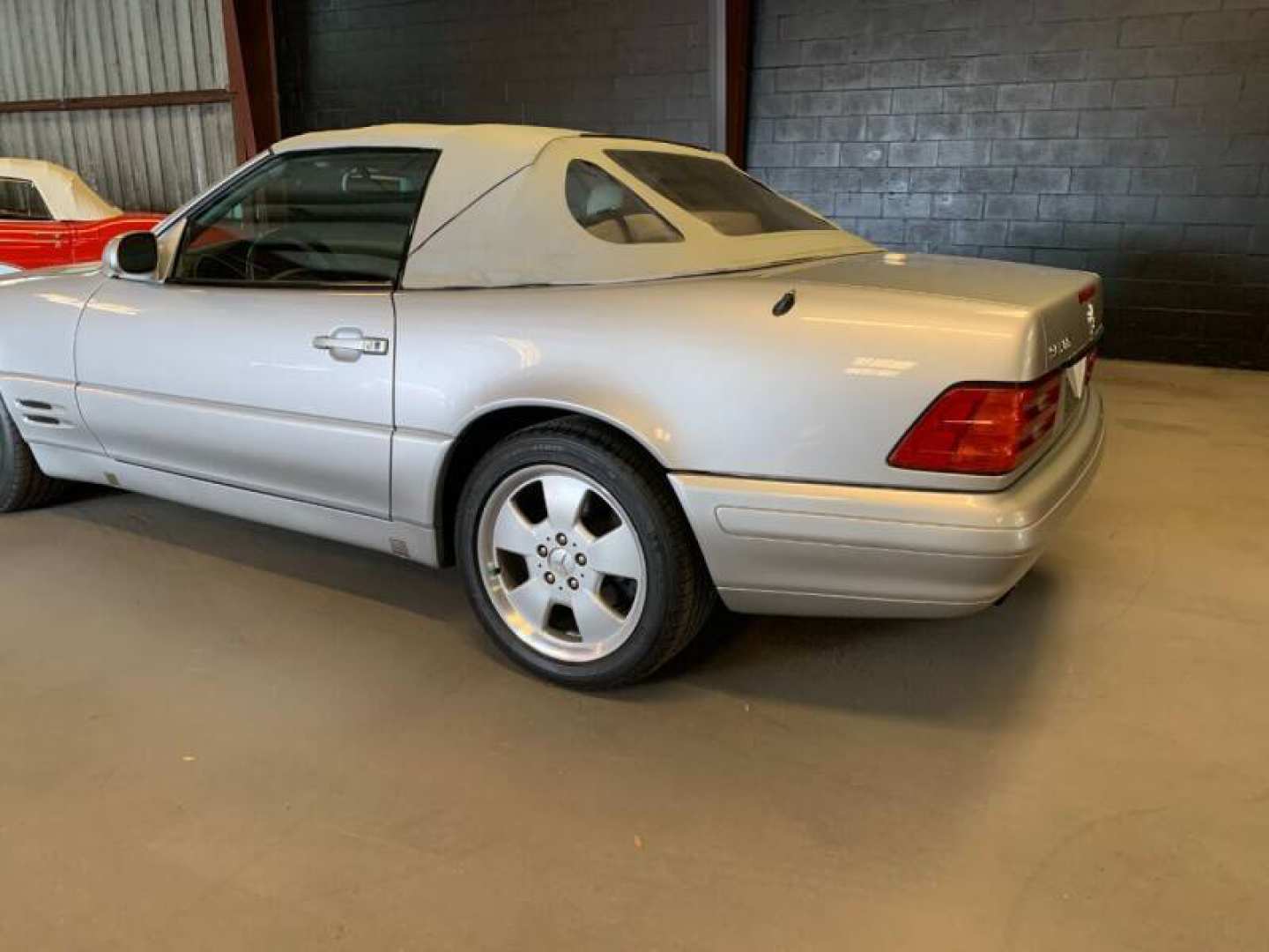 5th Image of a 2000 MERCEDES-BENZ SL-CLASS SL500