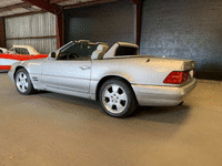 Image 7 of 11 of a 2000 MERCEDES-BENZ SL-CLASS SL500