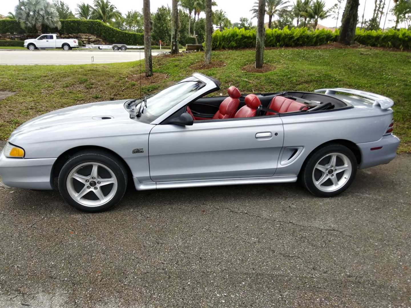 2nd Image of a 1995 FORD MUSTANG GT