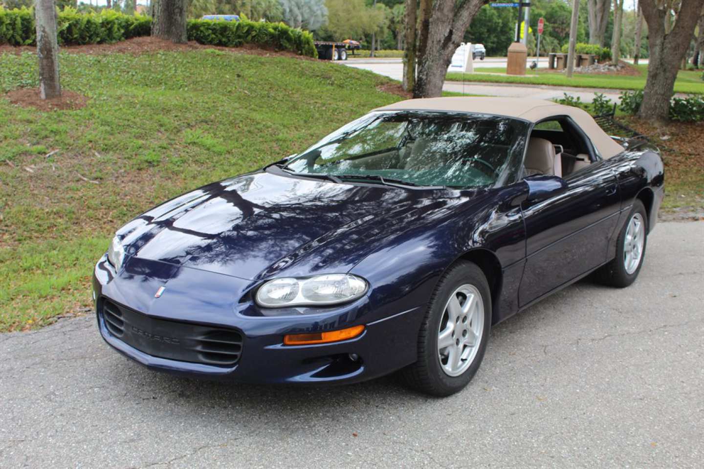 2nd Image of a 1999 CHEVROLET CAMARO