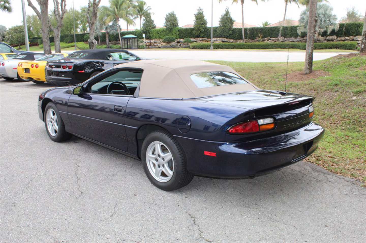 4th Image of a 1999 CHEVROLET CAMARO