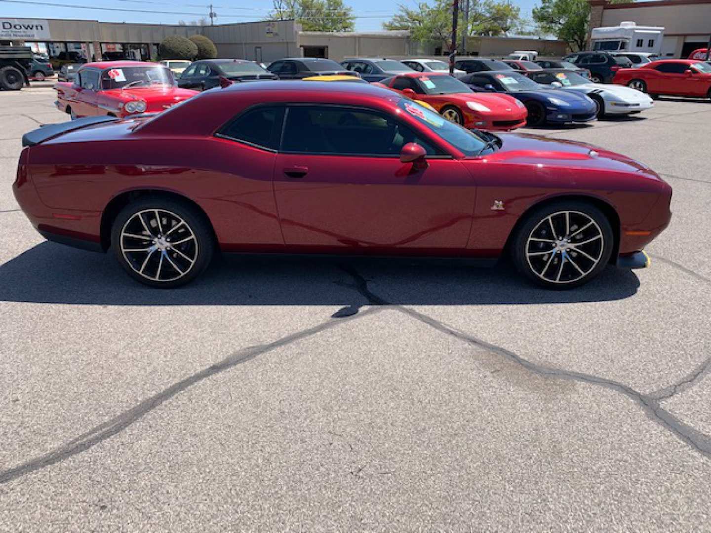 2nd Image of a 2018 DODGE CHALLENGER