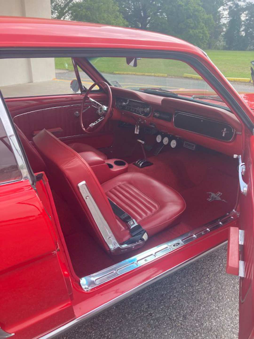 2nd Image of a 1965 FORD MUSTANG