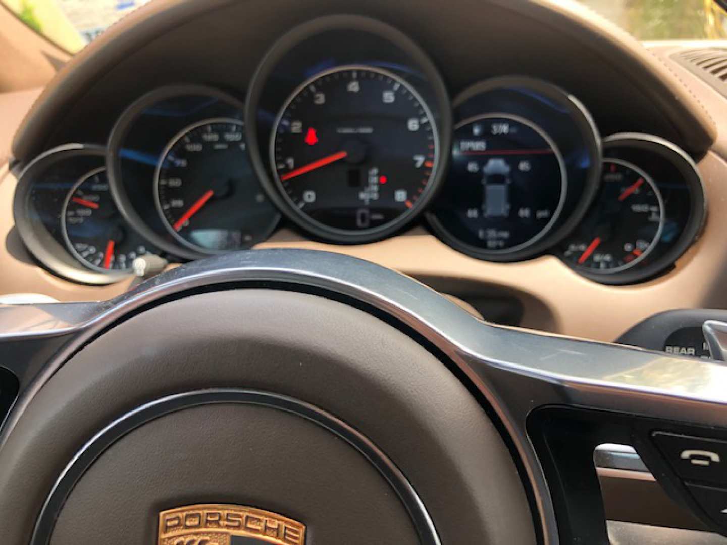 4th Image of a 2016 PORSCHE CAYENNE