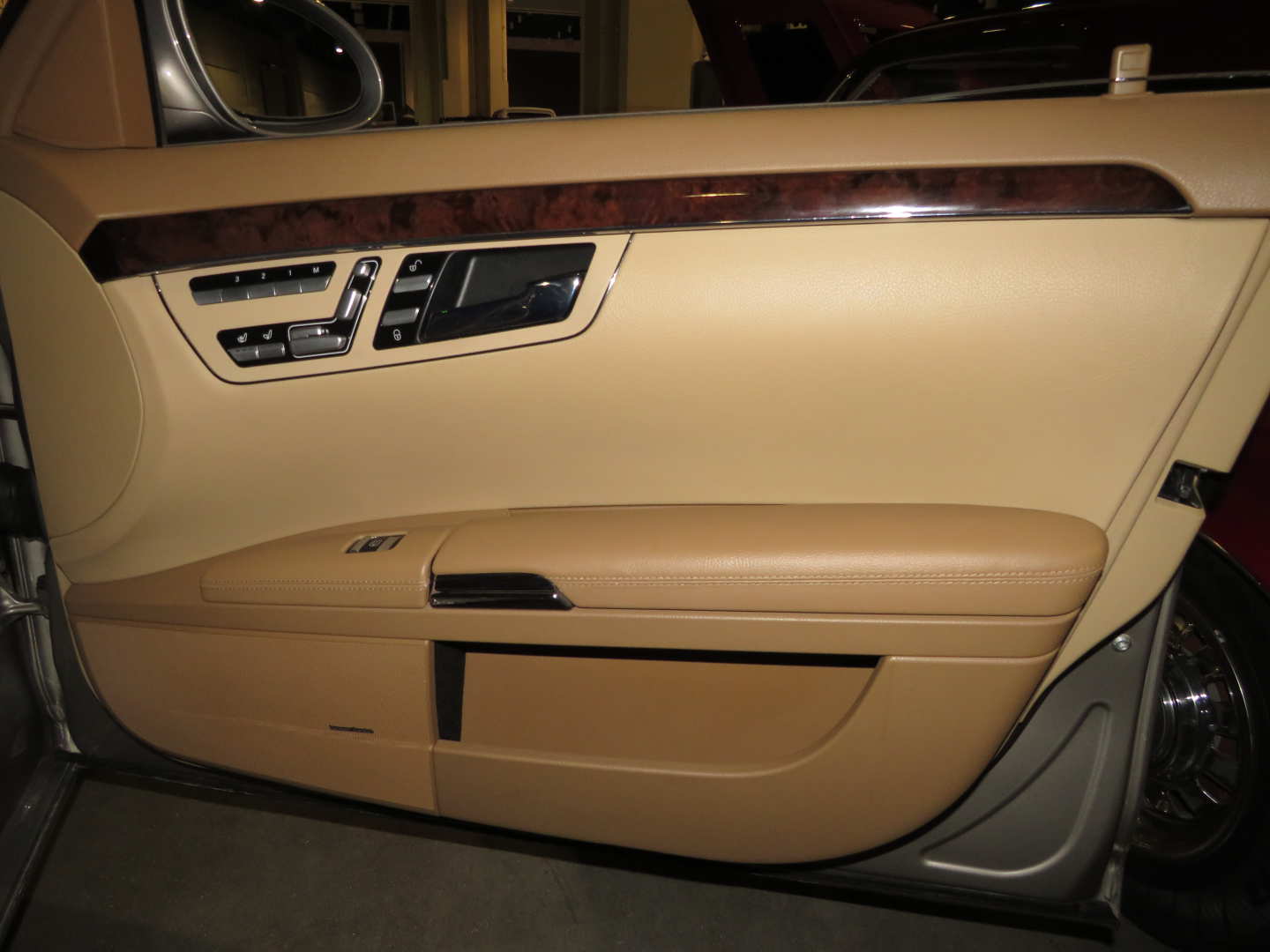 11th Image of a 2007 MERCEDES-BENZ S-CLASS S550