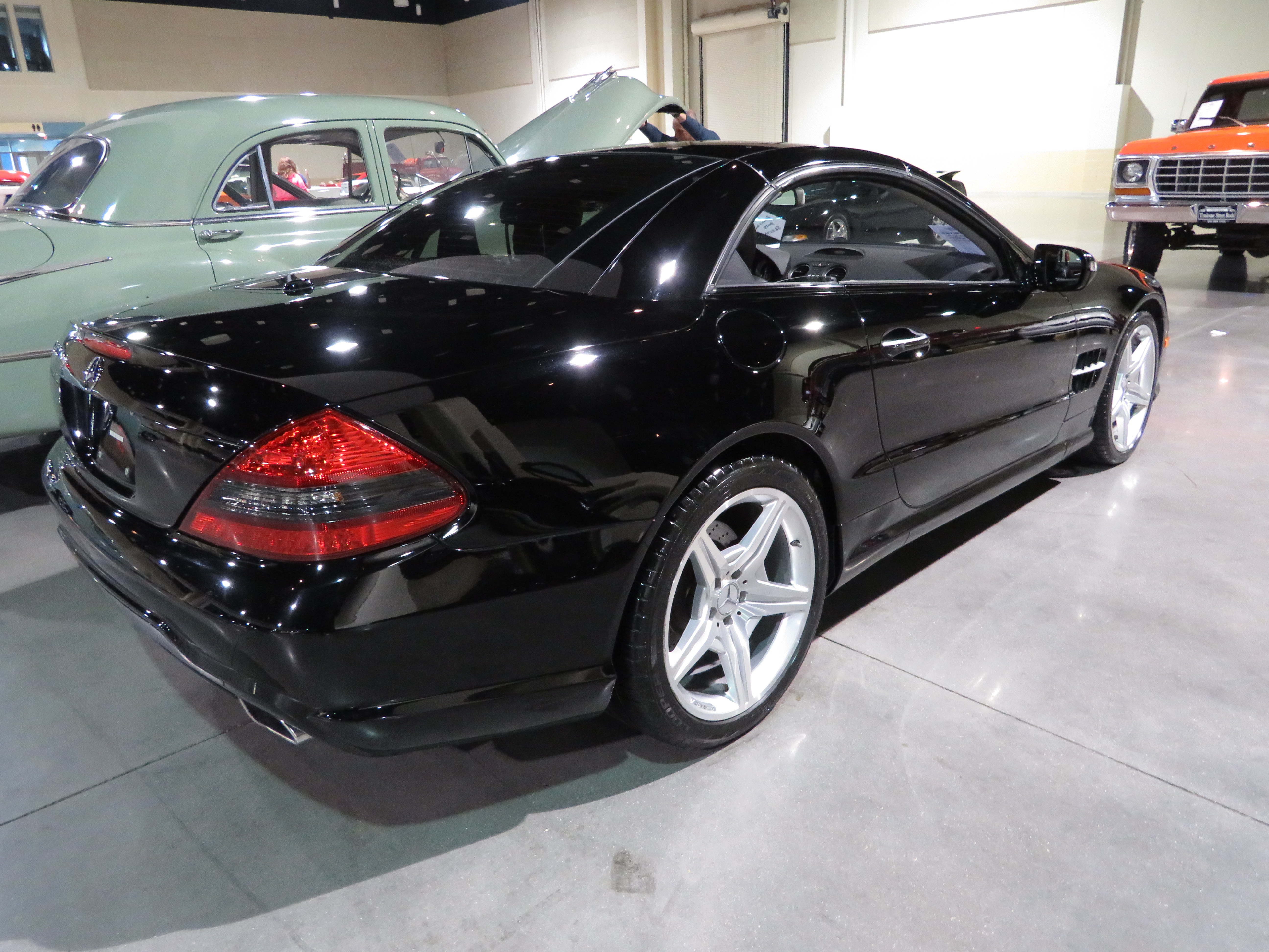 8th Image of a 2009 MERCEDES-BENZ SL-CLASS SL550