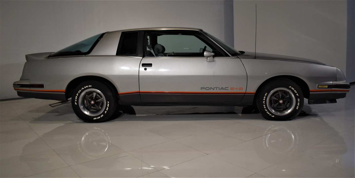 2nd Image of a 1986 PONTIAC GRAND PRIX