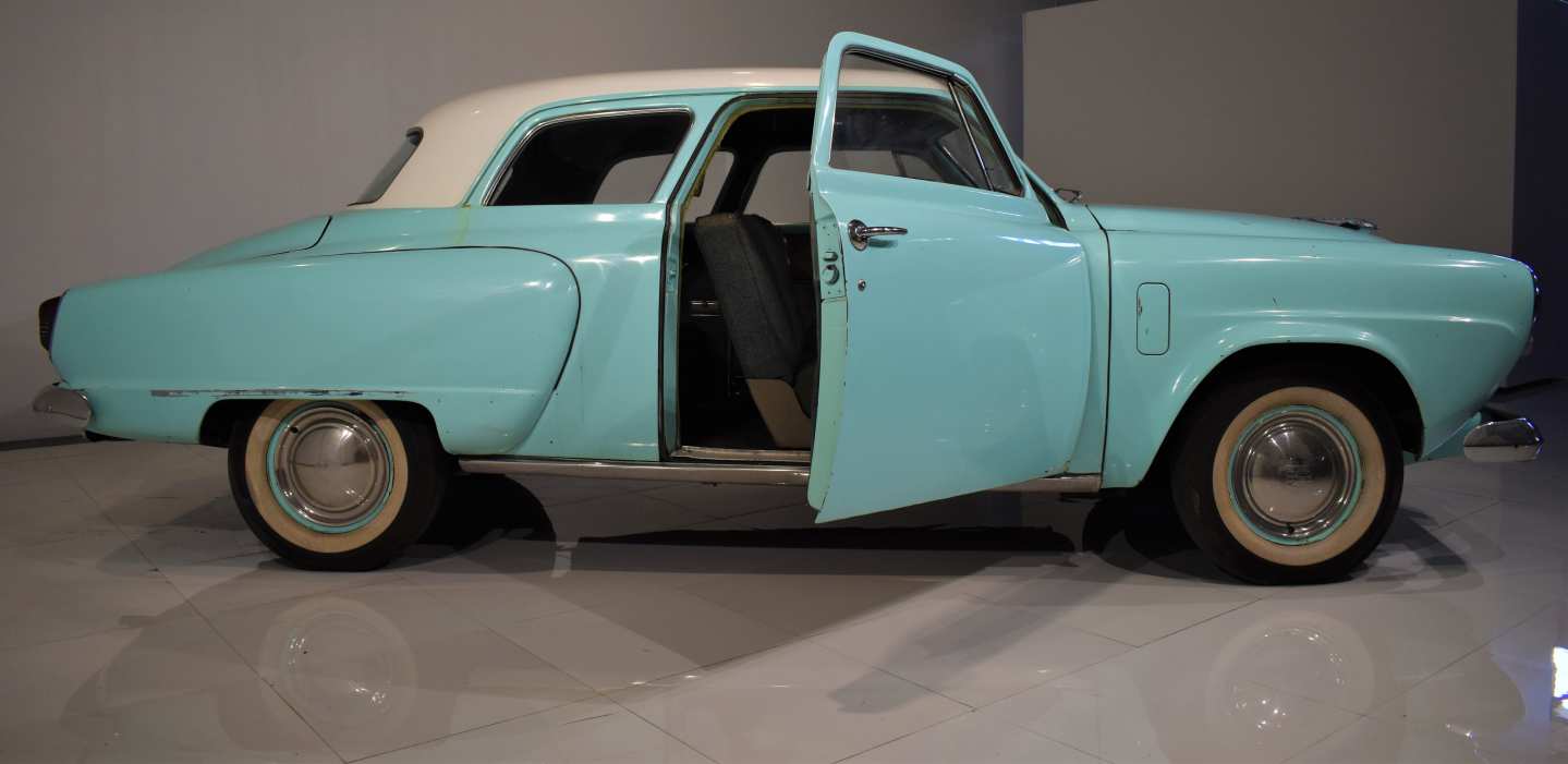 3rd Image of a 1951 STUDEBAKER 2 DOOR