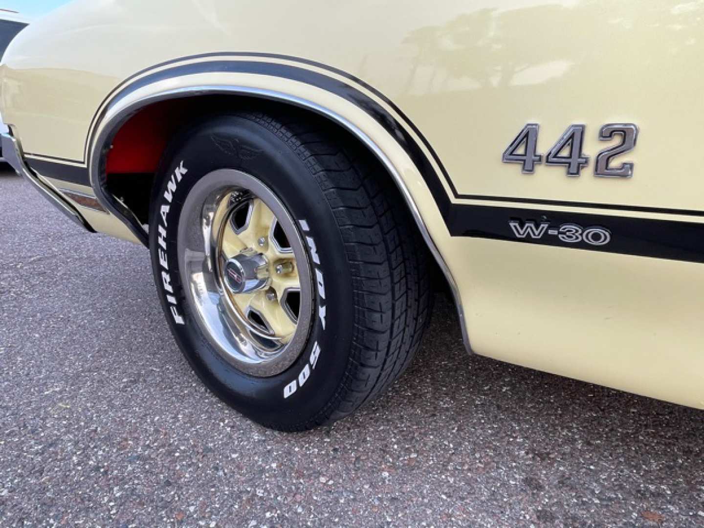 2nd Image of a 1970 OLDSMOBILE CUTLASS