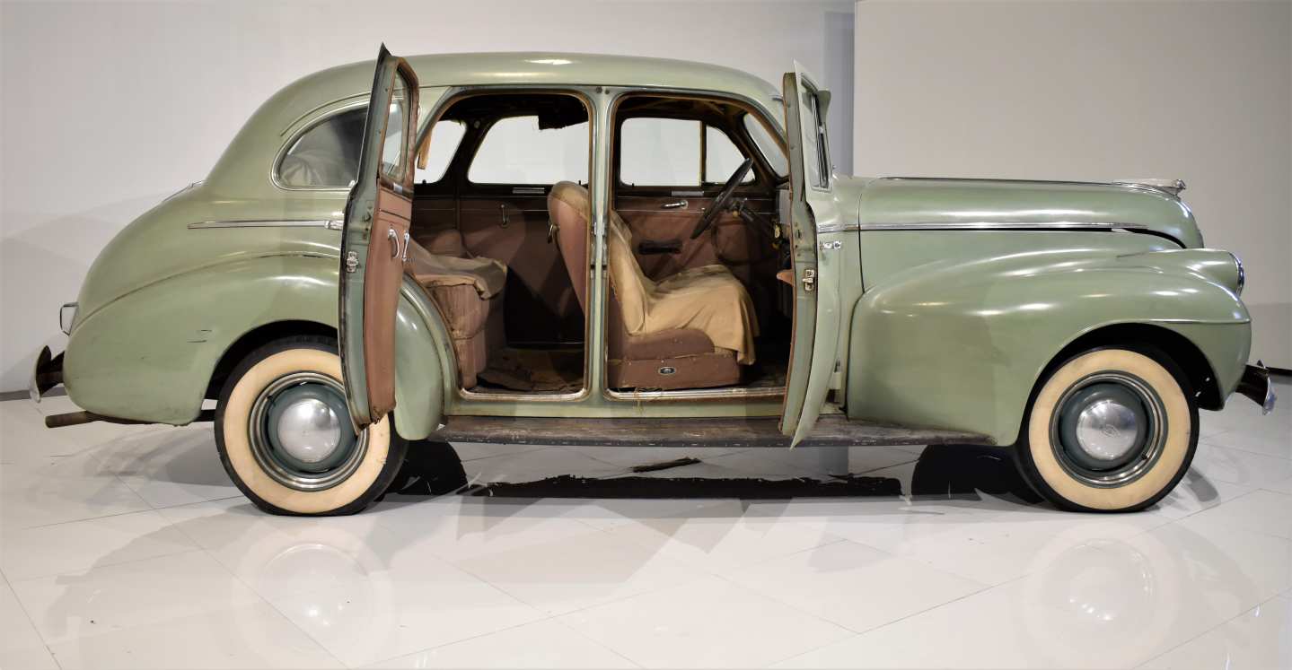 2nd Image of a 1940 OLDSMOBILE 60 SERIES