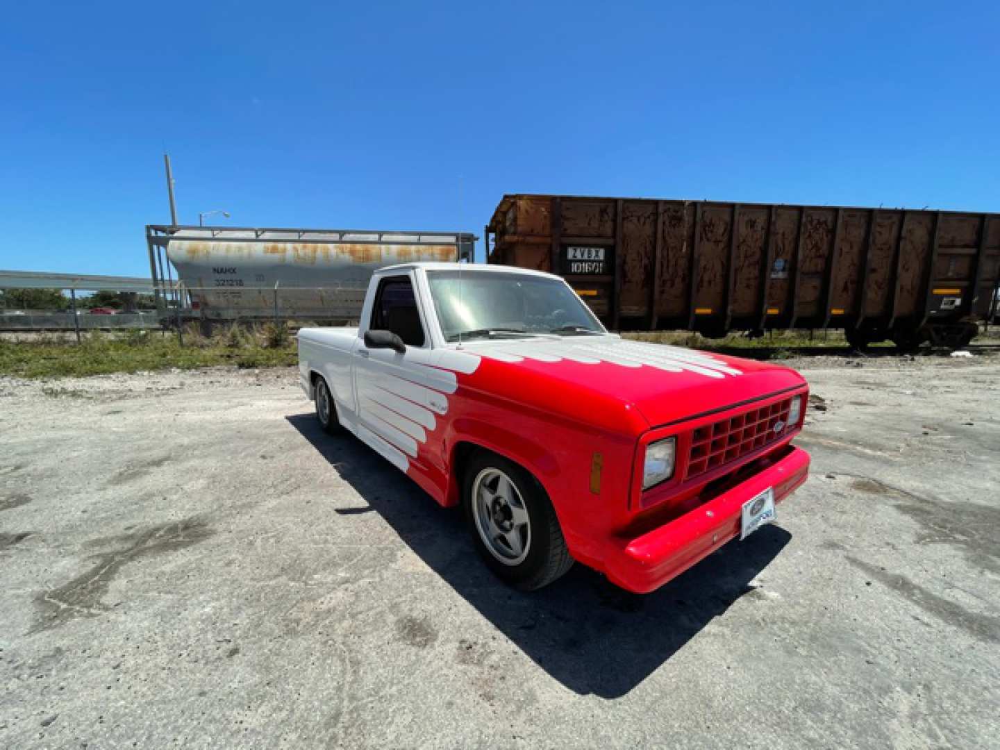 2nd Image of a 1984 FORD RANGER