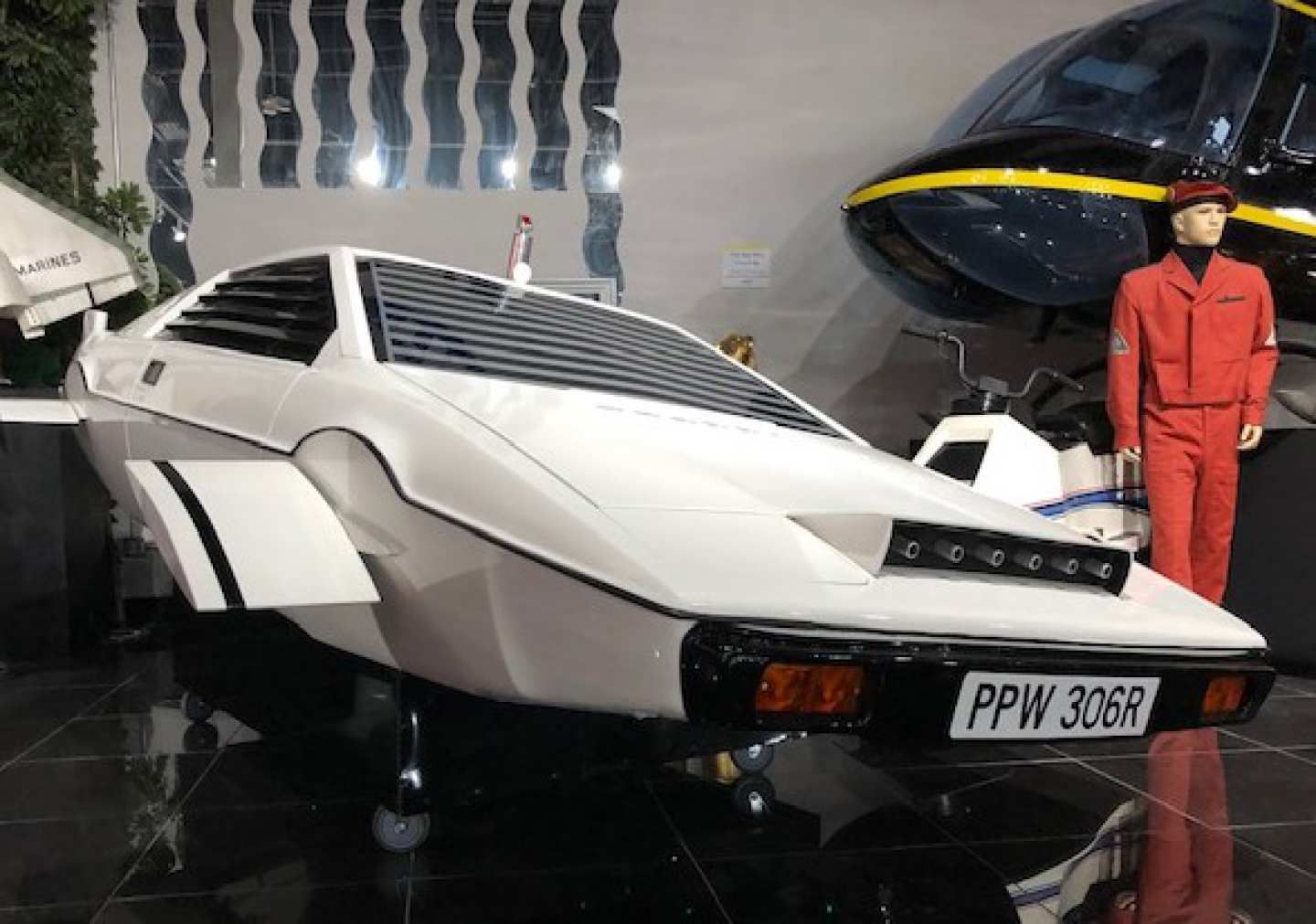 3rd Image of a N/A JAMES BOND LOTUS ESPRIT