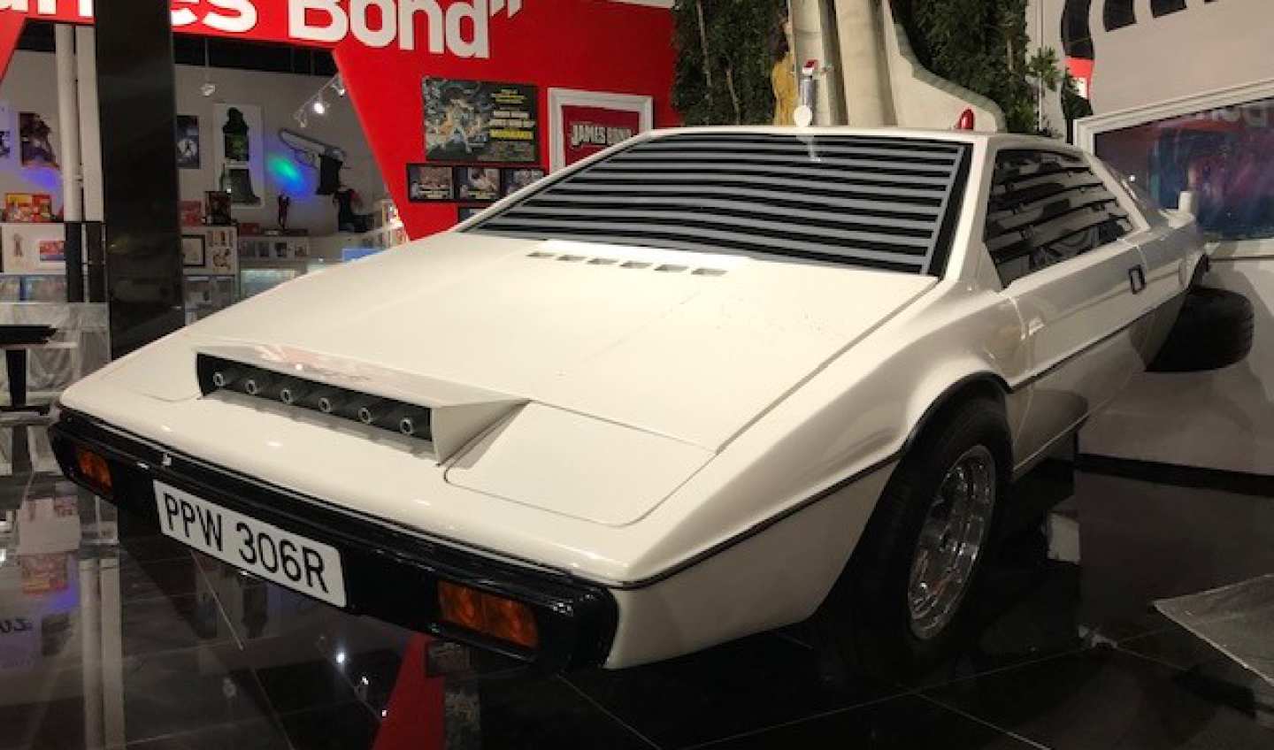 5th Image of a N/A JAMES BOND LOTUS ESPRIT