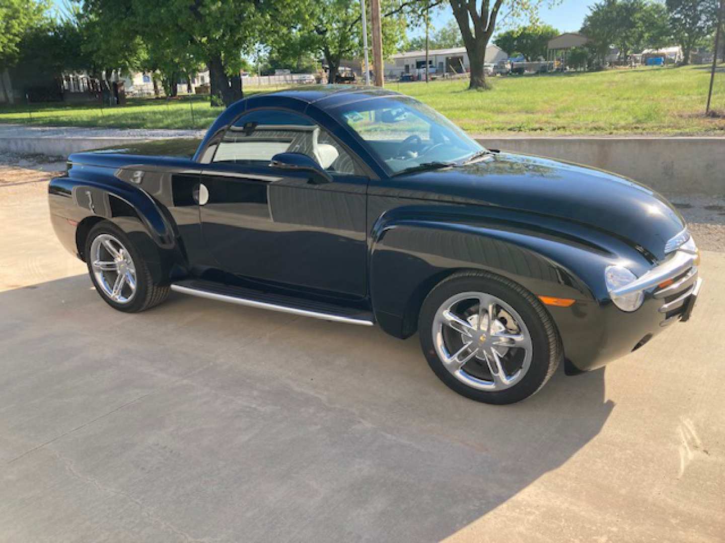 2nd Image of a 2005 CHEVROLET SSR