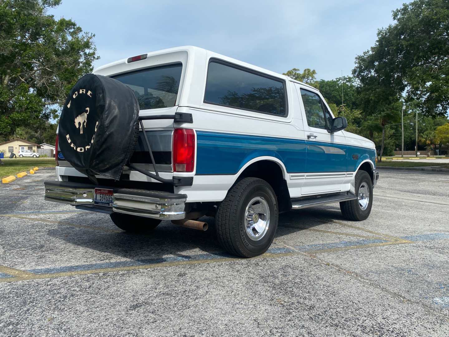3rd Image of a 1995 FORD BRONCO XLT