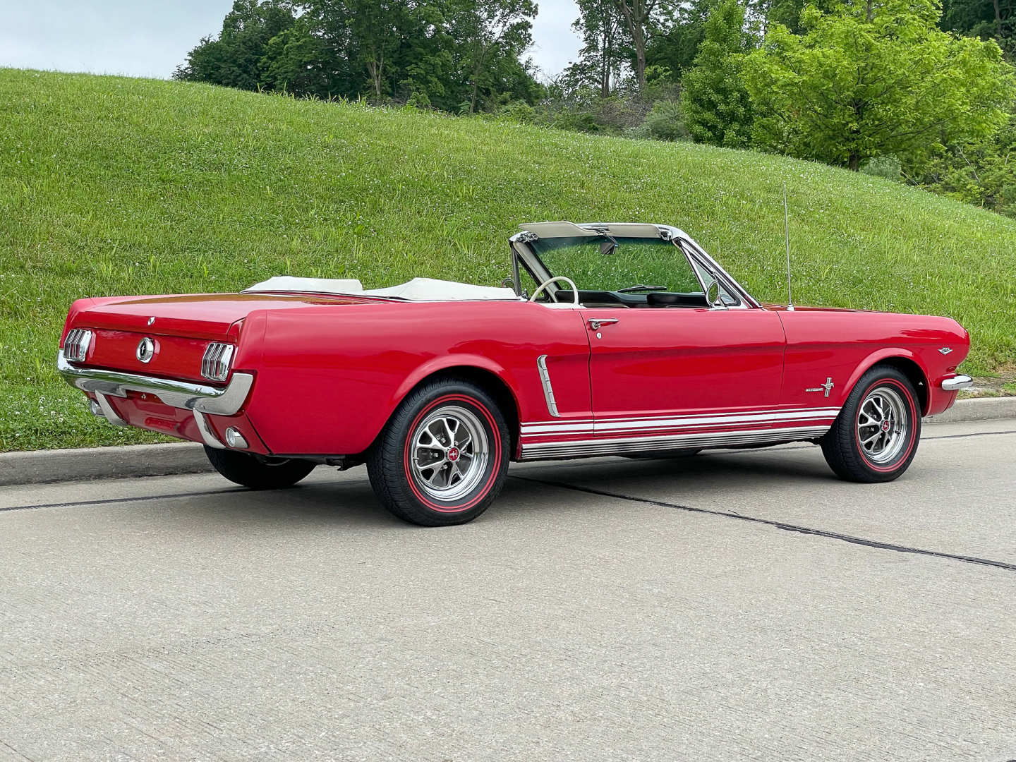3rd Image of a 1965 FORD MUSTANG