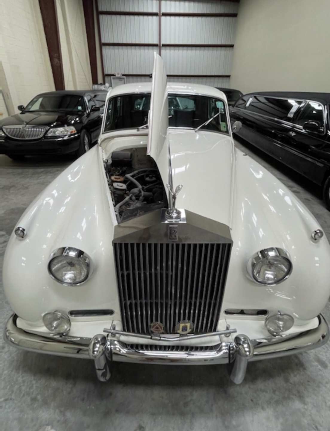 2nd Image of a 1960 ROLLS ROYCE SILVER CLOUD II