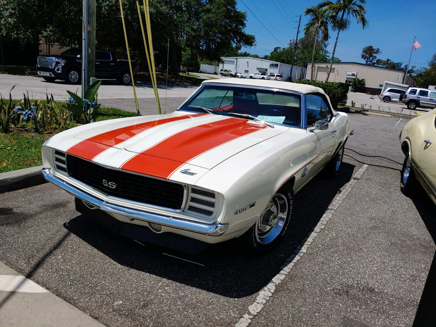 2nd Image of a 1969 CHEVROLET CAMARO