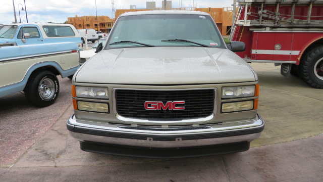 1st Image of a 1999 GMC SUBURBAN C1500