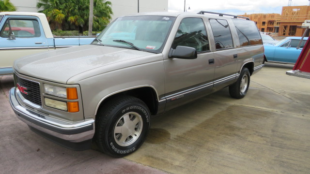 2nd Image of a 1999 GMC SUBURBAN C1500