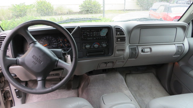 5th Image of a 1999 GMC SUBURBAN C1500