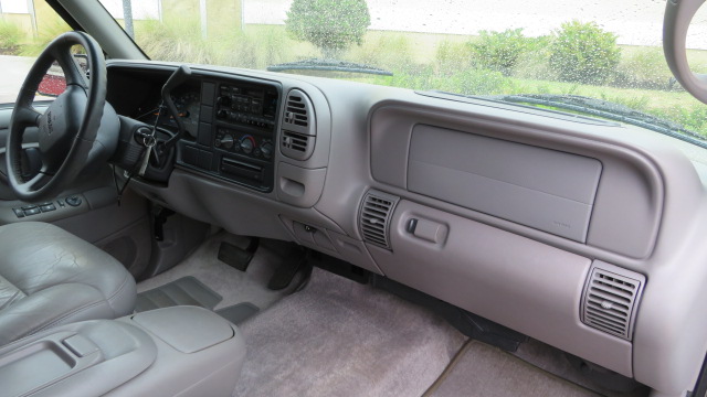 7th Image of a 1999 GMC SUBURBAN C1500