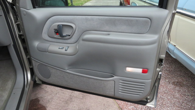 13th Image of a 1999 GMC SUBURBAN C1500