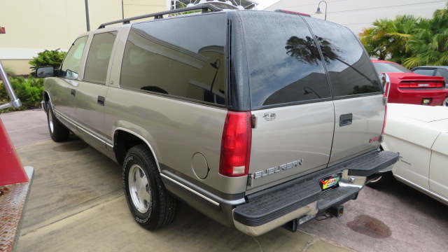 15th Image of a 1999 GMC SUBURBAN C1500