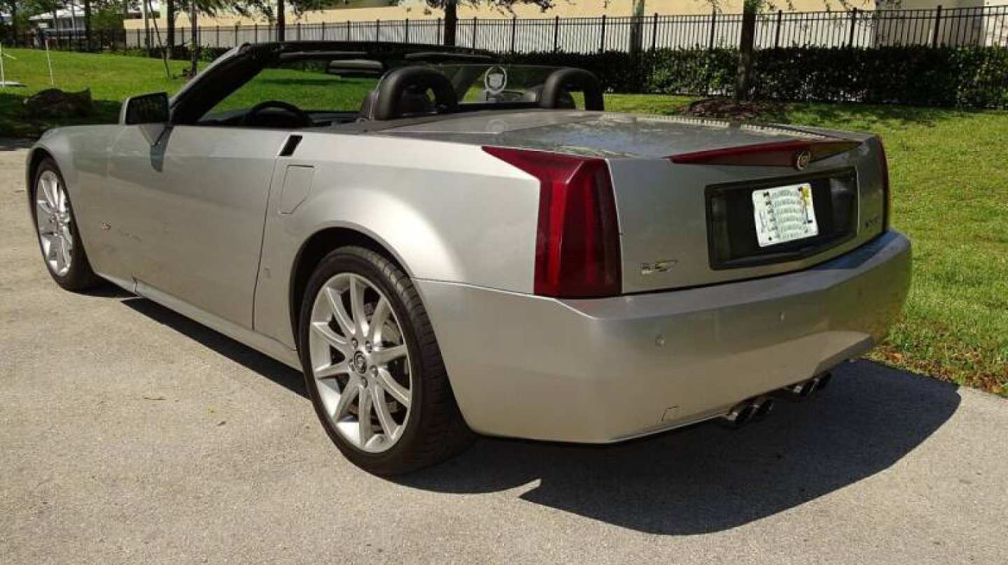 3rd Image of a 2007 CADILLAC XLR-V