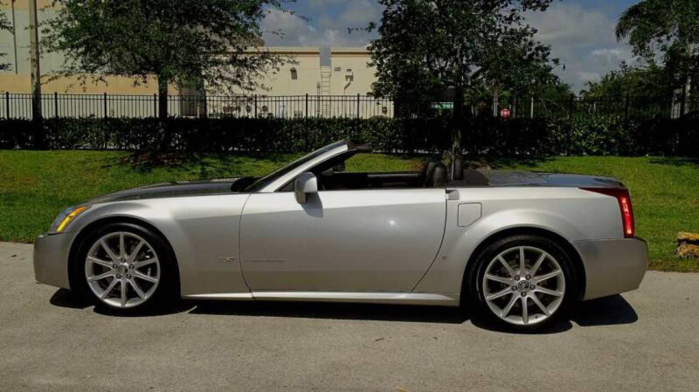 4th Image of a 2007 CADILLAC XLR-V