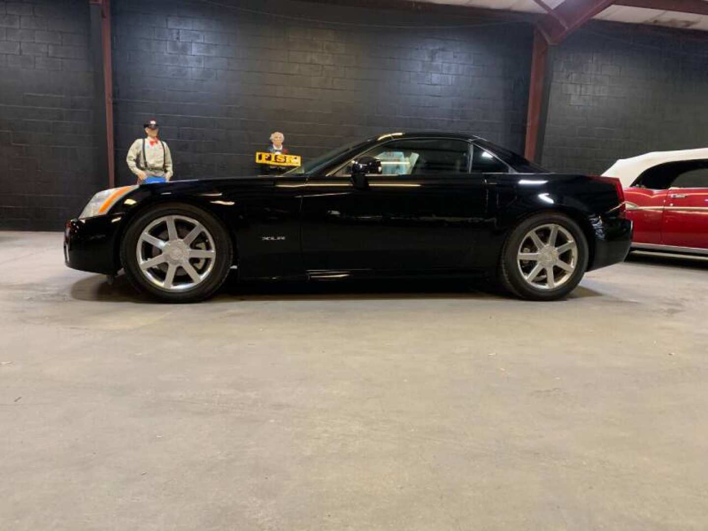17th Image of a 2004 CADILLAC XLR ROADSTER