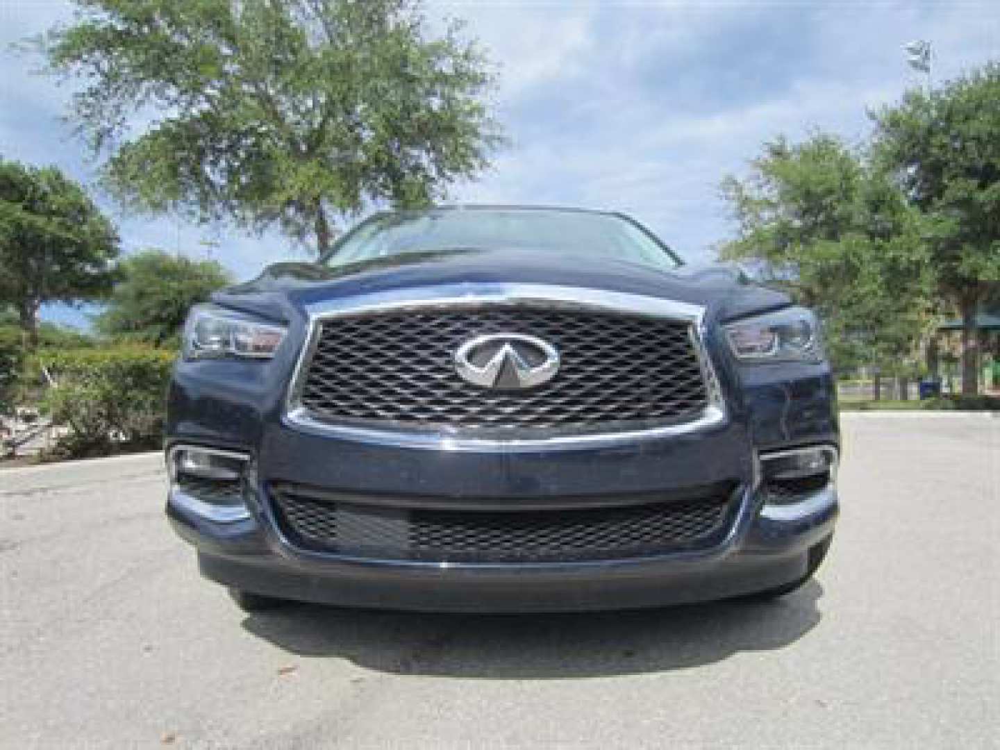 3rd Image of a 2018 INFINITI QX60