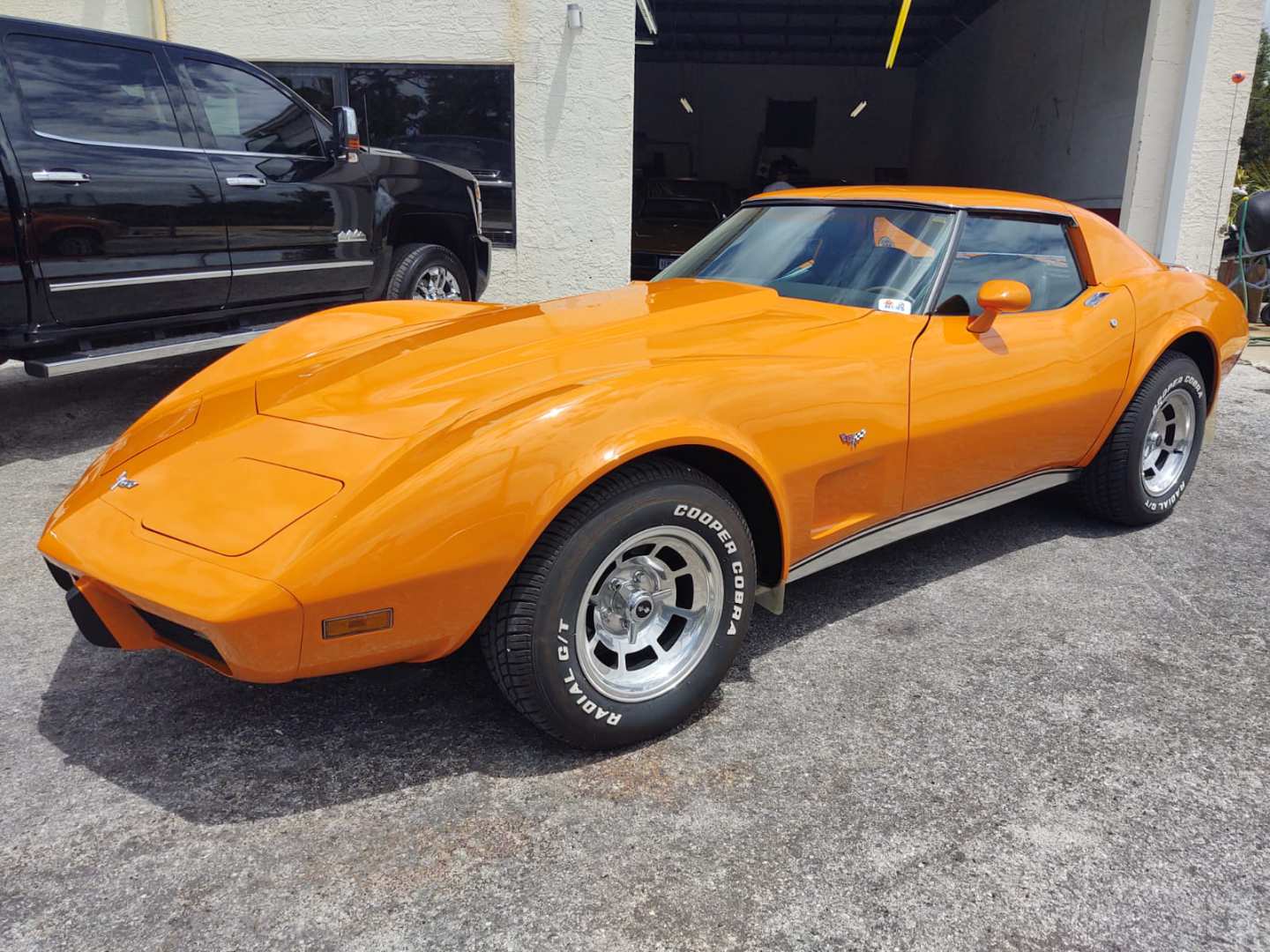 2nd Image of a 1977 CHEVROLET CORVETTE