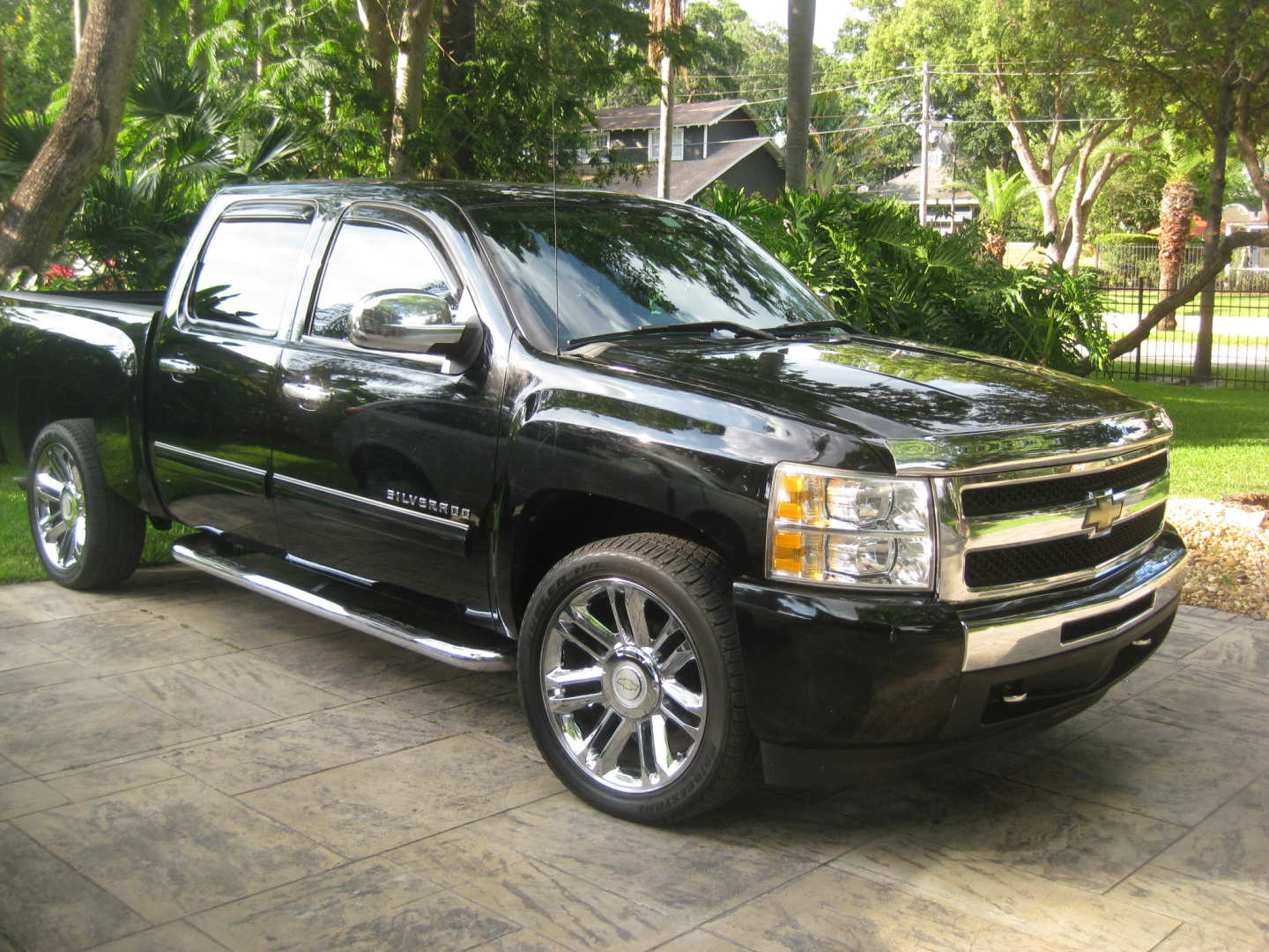 3rd Image of a 2010 CHEVROLET SILVERADO 1500 LT