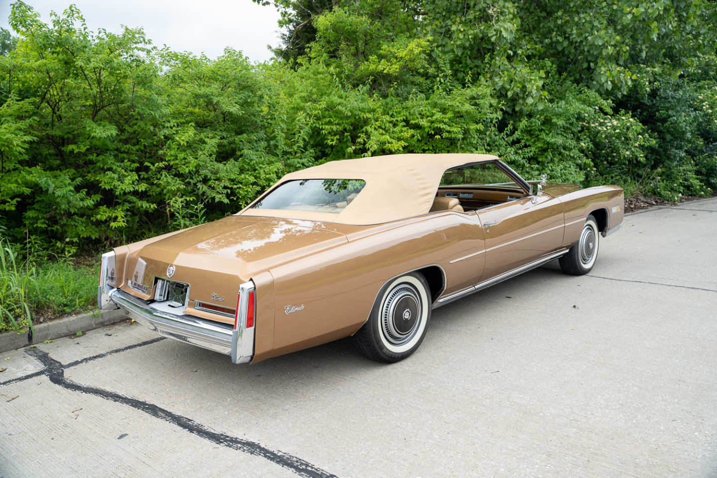 2nd Image of a 1976 CADILLAC ELDORADO