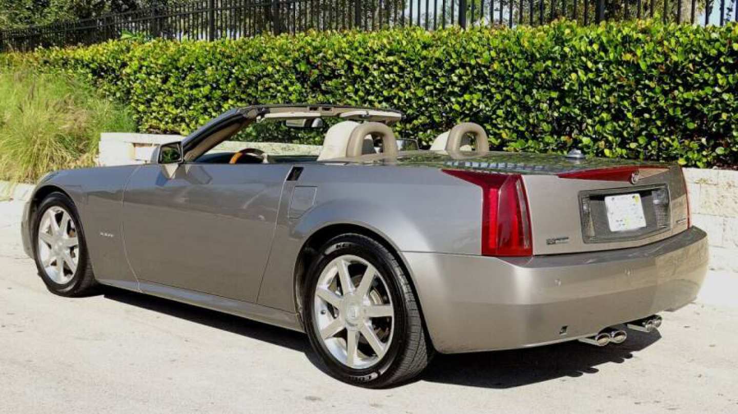 5th Image of a 2004 CADILLAC XLR ROADSTER