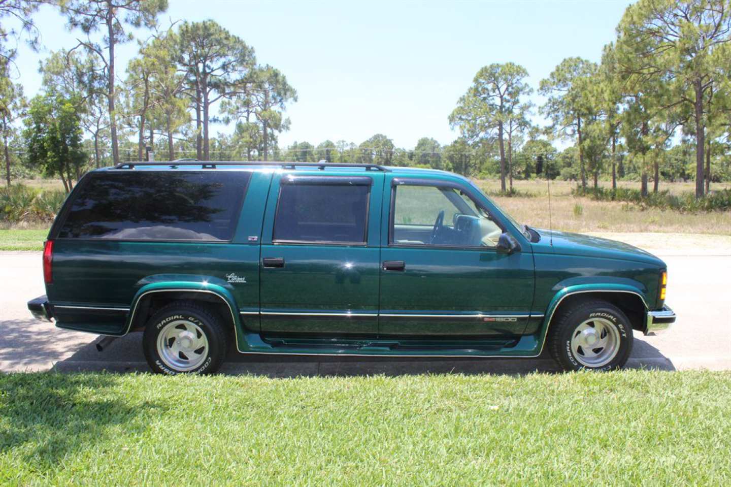 2nd Image of a 1996 GMC SUBURBAN C1500 SLE