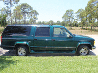 Image 3 of 10 of a 1996 GMC SUBURBAN C1500 SLE