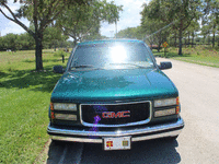 Image 4 of 10 of a 1996 GMC SUBURBAN C1500 SLE