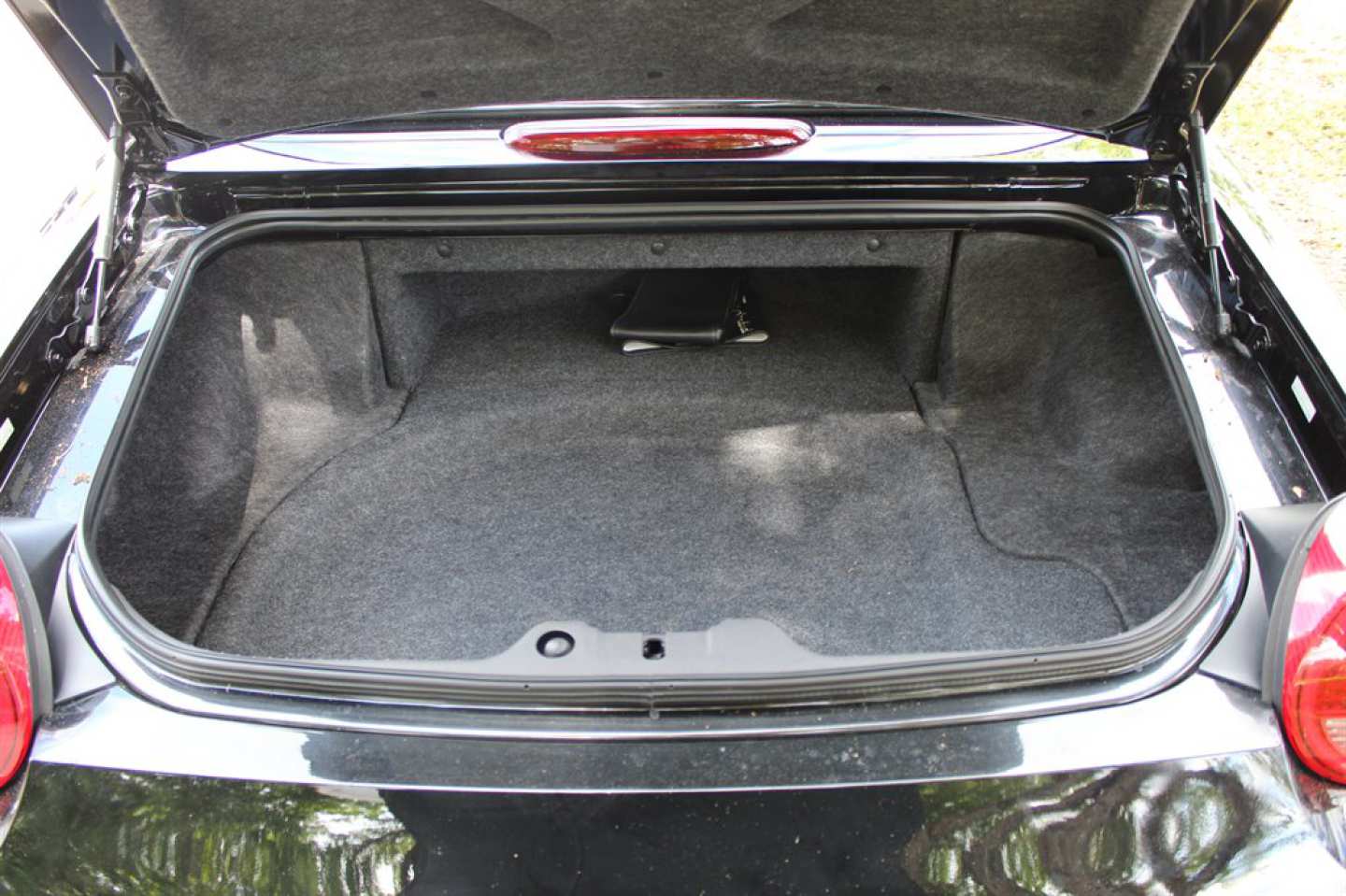 22nd Image of a 2002 FORD THUNDERBIRD