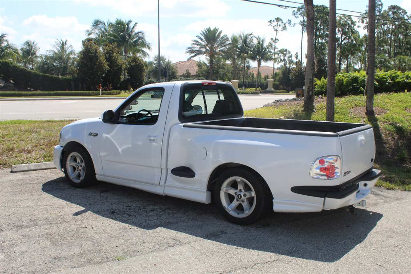 2nd Image of a 1999 FORD F-150 SVT LIGHTNING