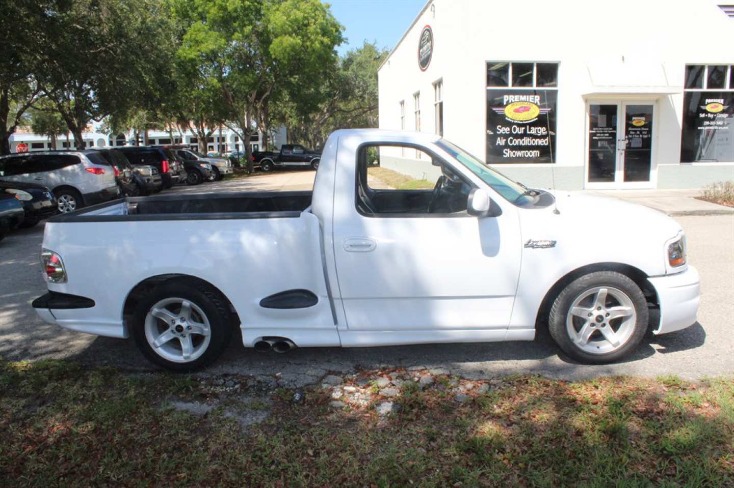 5th Image of a 1999 FORD F-150 SVT LIGHTNING