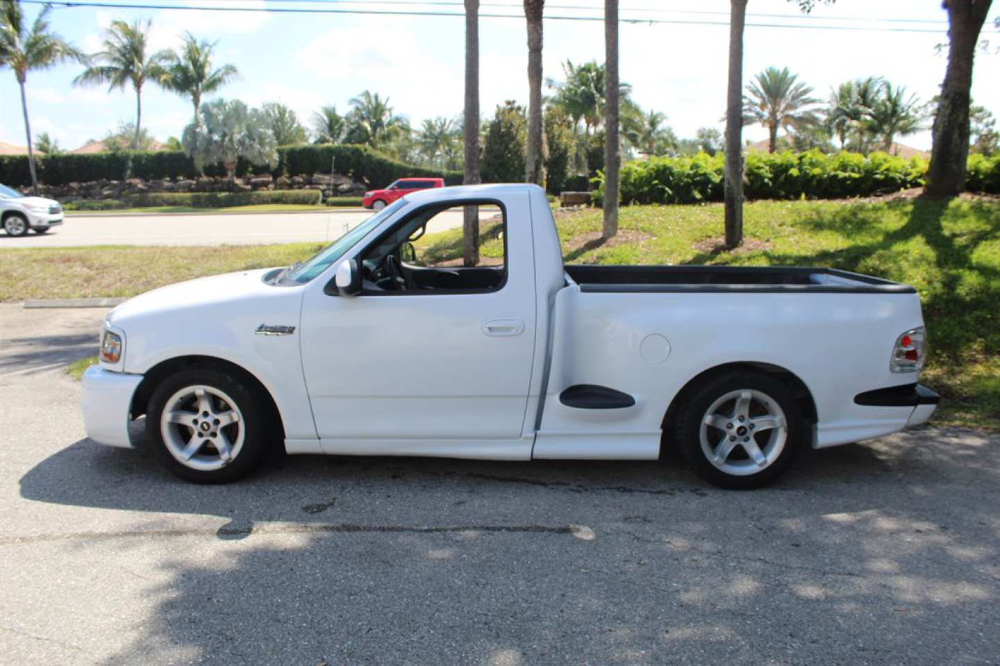 9th Image of a 1999 FORD F-150 SVT LIGHTNING