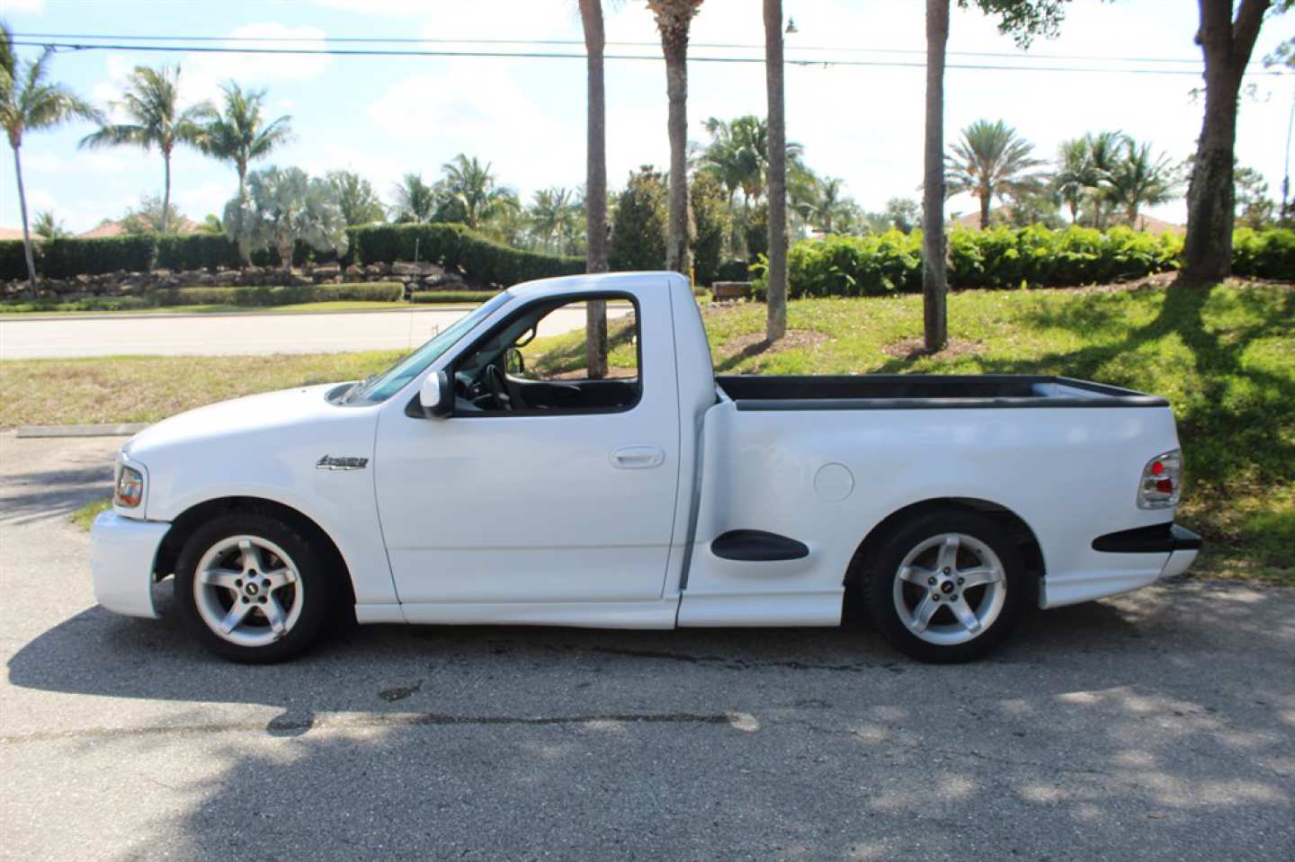 11th Image of a 1999 FORD F-150 SVT LIGHTNING