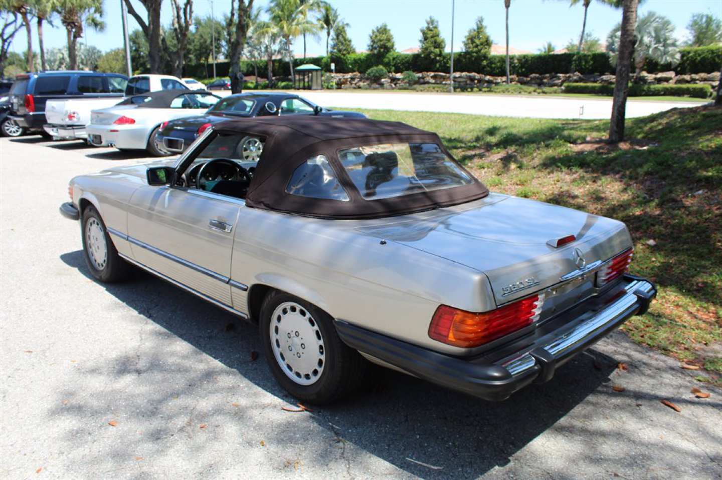 1st Image of a 1989 MERCEDES-BENZ 560 560SL