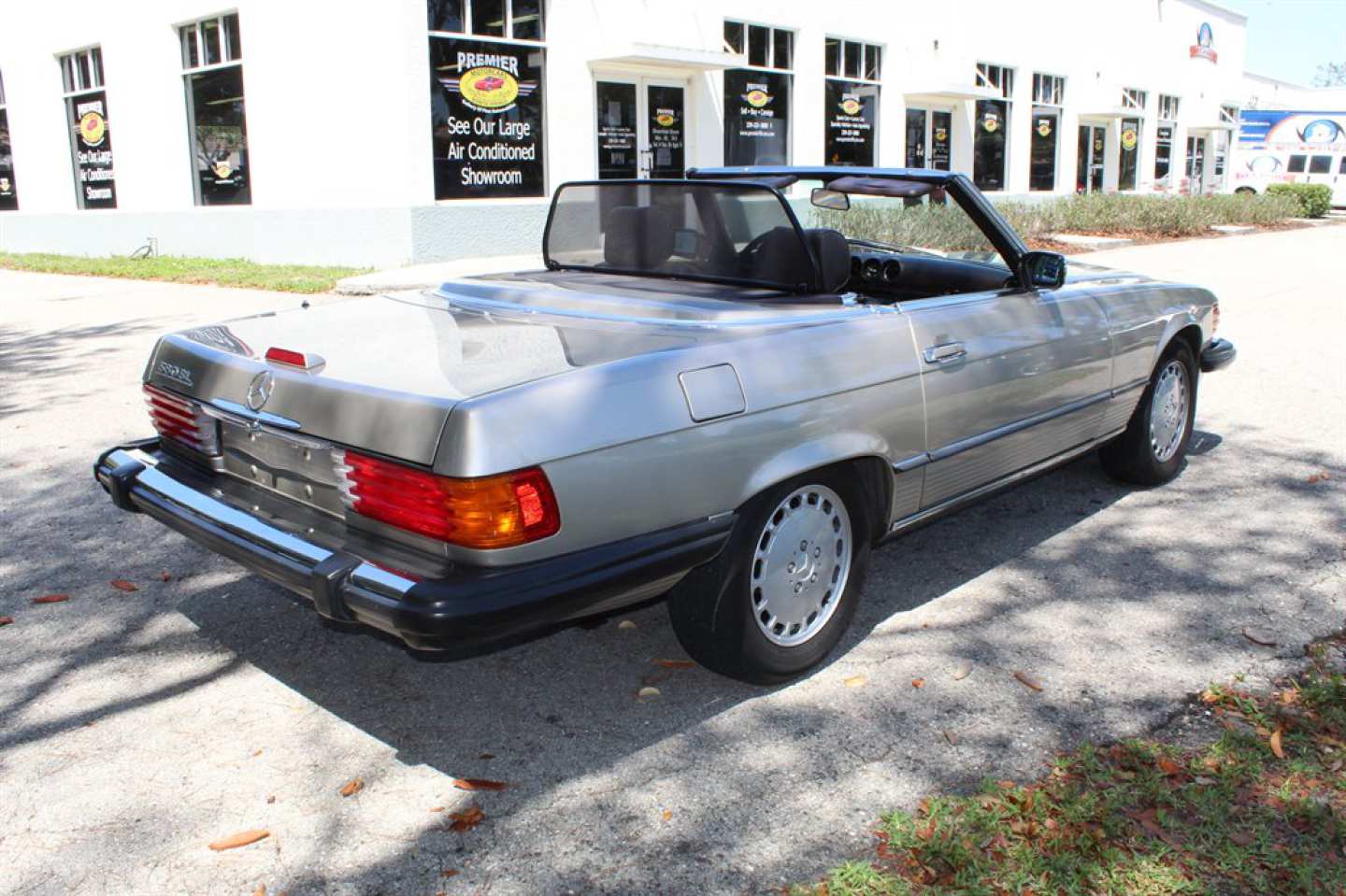 13th Image of a 1989 MERCEDES-BENZ 560 560SL