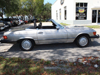Image 16 of 24 of a 1989 MERCEDES-BENZ 560 560SL