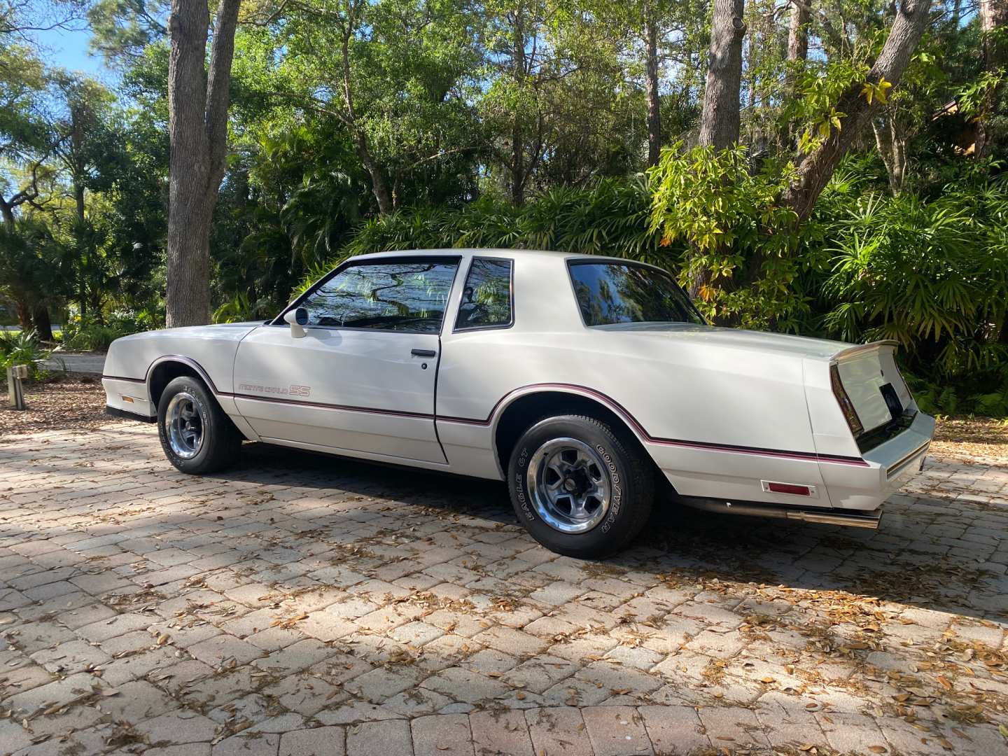 1st Image of a 1985 CHEVROLET MONTE CARLO