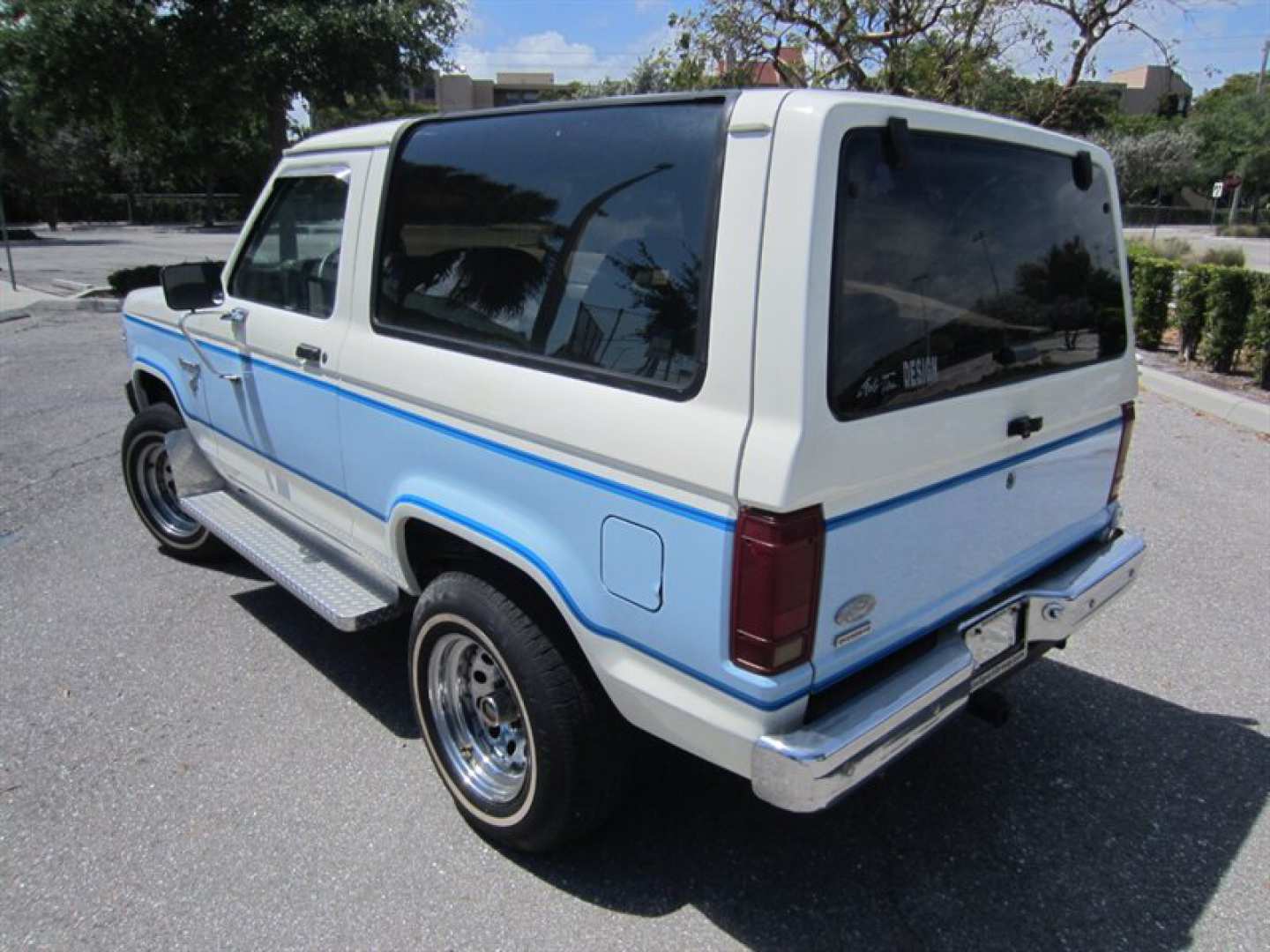 3rd Image of a 1985 FORD BRONCO II